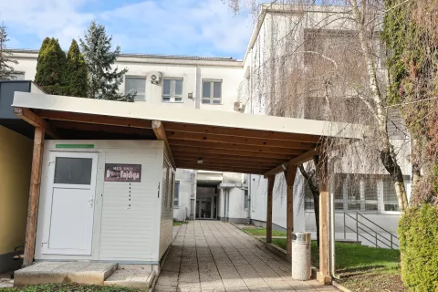 Fajdigova ambulanta v kontejnerju kontejner ZD zdravstveni dom Kranj / Foto: Tina Dokl