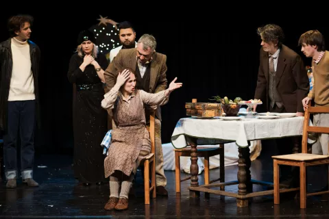 Božič s &scaron;tirinajstčlanskim igralskim ansamblom Lo&scaron;kega odra / Foto: Aljaž Hafner