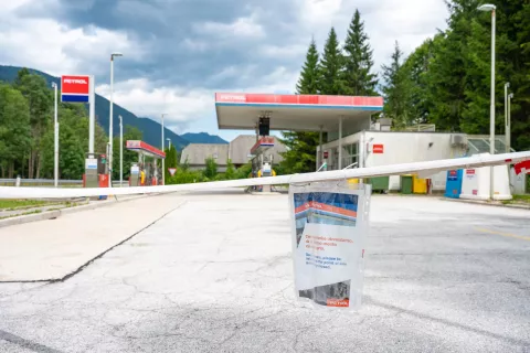 Posku&scaron;ala vlomiti v bencinski servis