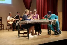 Kulturna dru&scaron;tva kot varuhi narečij