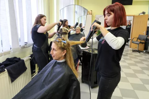 Dijaki bodo strigli za dober namen