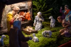 Postavljanje jaslice Kropa Podružnična cerkev Device Marije 'pri kapelci' / Foto: Nik Bertoncelj