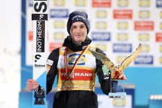 BISCHOFSHOFEN, Avstrija &ndash; Smučarski skakalec Domen Prevc, prejemnik zlatega orla na tekmi novoletne turneje v Bischofshofnu. / Foto: Peter Ko&scaron;enina