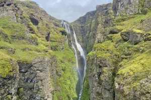 Islandski najvi&scaron;ji slap v soncu / Foto: Rok Logar
