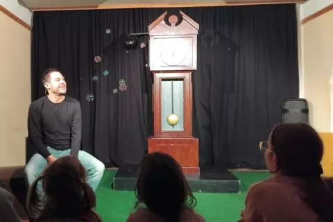 Tadej Pi&scaron;ek je odigral že preko 250 ponovitev predstave Mehurčki. / Foto: Ksenija Ponikvar