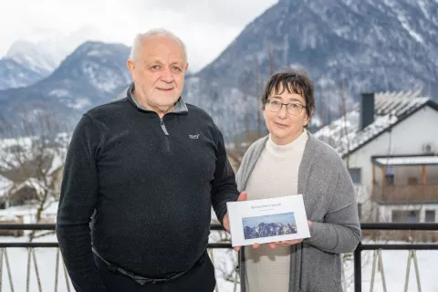 Zakonca Du&scaron;an Polajnar in Rada Polajnar avtorja skupne knjige fotografij in poezijeknjiga Igra svetlobe in poezije / Foto: Nik Bertoncelj