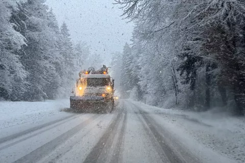 Sneg promet cesta pluženje plug / Foto: Tina Dokl