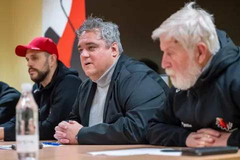 Tiskovna konferenca HDD Jesenice pred finalnim tekmam DP Hokej&nbsp;Na fotografiji iz leveGal Koren glavni trener HDD JeseniceAnže Pogačar direktor HDD JeseniceBranko Brane Jer&scaron;in predsednik NO HDD Jesenice / Foto: Nik Bertoncelj