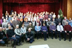 Slika: Krajani vseh generacij Loma so znova preživeli čudovit družabni večer. / Foto: Mira Čemažar