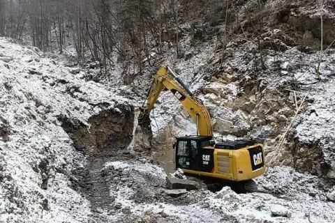 Mrežne pregrade bodo dostavili s helikopterjem