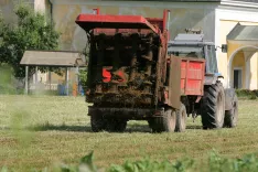 Na Gorenjskem predlagajo možnost gnojenja na zelenih povr&scaron;inah že pred 15. februarjem. / Foto: Arhiv Gg - Tina Dokl