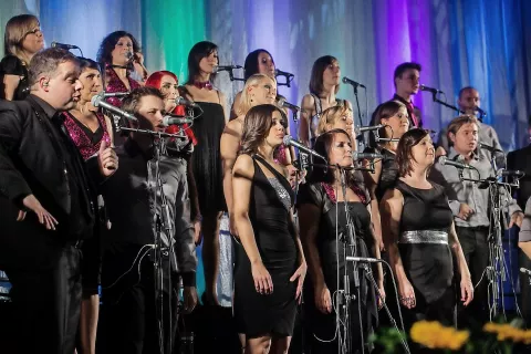 Zbor Perpetuum Jazzile je z vrhunskim nastopom ponovno navdu&scaron;il polno dvorano na Trati. / Foto: Matic Zorman / Foto: 