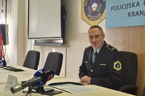 Kaj je znanega o lažnem policistu na letali&scaron;ču