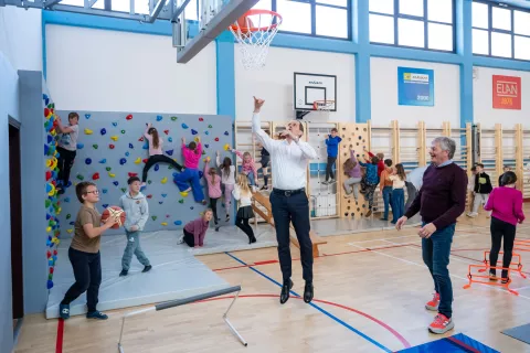 Obnovili &scaron;olsko telovadnico