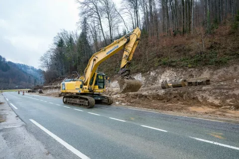 Izgradnja kolesarske steze ter rekonstrukcija ceste &Scaron;kofja Loka - Železniki / Foto: Primož Pičulin
