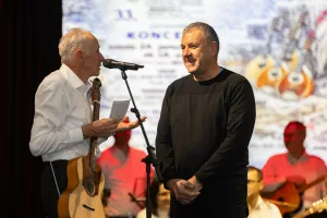 Tomaž Jenko (desno), je KUD Janko Krmelj Reteče - Gorenja vas vodil polna tri desetletja. / Foto: Peter Ko&scaron;enina