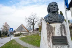 Prenova Pre&scaron;ernova domačija VrbaPre&scaron;ernova rojstna hi&scaron;a in gospodarsko poslopje v Vrbi / Foto: Nik Bertoncelj
