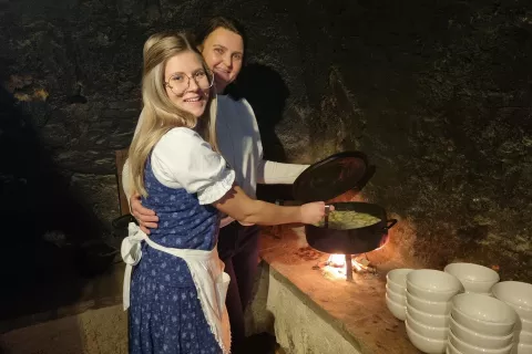 Na Dvorcu Visoko bodo v februarju vsak konec tedna stregli drobnjakove &scaron;truklje na žup. / Foto: Mateja Rant