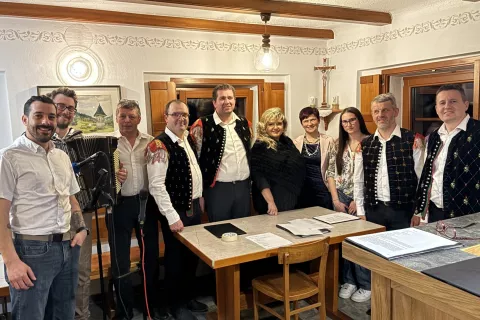 Nastopajoči na pevskem večeru Blagor hi&scaron;i, kjer se petje sli&scaron;i / Foto:  