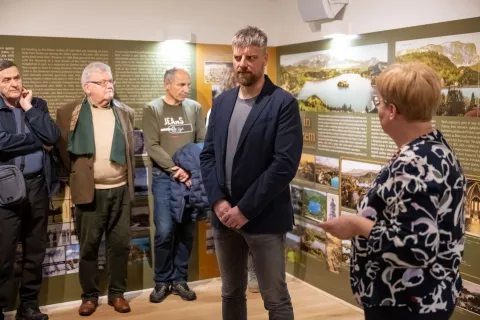 Utrip Bleda skozi razglednice