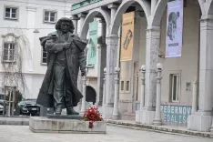 kip dr France Pre&scaron;eren pred gledali&scaron;čem gledali&scaron;če Kranj / Foto: Tina Dokl