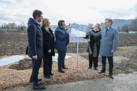 Vlada na Gorenjskem Vlada na Gorenjskem Zlato polje temeljni kamen nov DSO projekti v KR / Foto: Tina Dokl