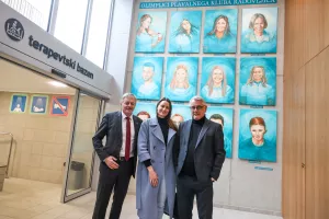 Vlada na Gorenjskem Matjaž Han, minister za gospodarstvo, turizem in &scaron;port ogled bazena z županom Ciril Globočnik in pogovor s Saro Isakovič / Foto: Tina Dokl