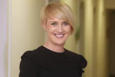 Učakarjeva razre&scaron;ena s položaja