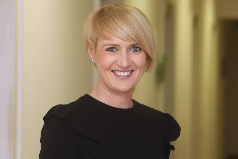 Učakarjeva razre&scaron;ena s položaja