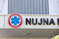 simbolična re&scaron;evalec motorist re&scaron;ilec re&scaron;evalno vozilo  112 nujna medicinska pomoč zdravstveni dom Bled / Foto: Tina Dokl