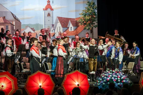 42 Pod Menge&scaron;ko marelo Menge&scaron;ka godba / Foto: Tina Dokl