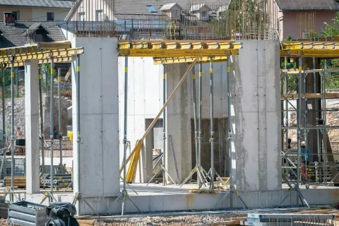 Gradbeni in&scaron;pektorji krepijo nadzor