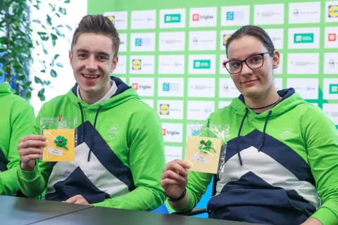 Alpski smučar Jernej Slivnik in smučarska tekačica Tabea Dolžan, oba Gorenjca, bosta Slovenijo zastopala na zimskih paralimpijskih igrah v Italiji. / Foto: Daniel Novakovič/sta