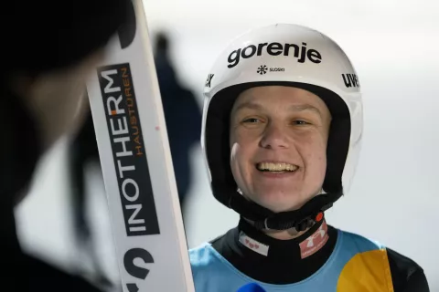 Ema Klinec je bila po državnem prvenstvu v Planici upravičeno nasmejana. Po dolgem času se je vrnila na tekmovanja in postala državna podprvakinja. / Foto: Peter Ko&scaron;enina