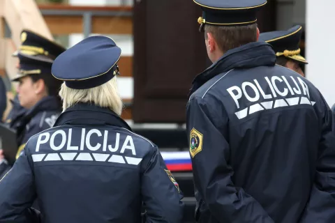 policija policijski sindikat pravice policista policistke napis uniforma zahteve stavka / Foto: Gorazd Kavčič