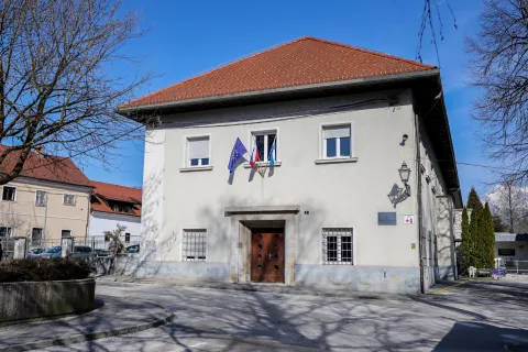 &Scaron;ola postala premajhna