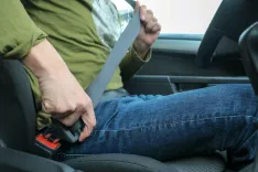 varnostni pas med vožnjo / Foto: Tina Dokl