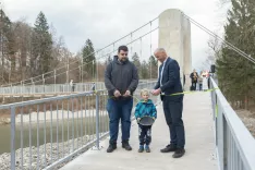 Brv povezala bregova in ljudi