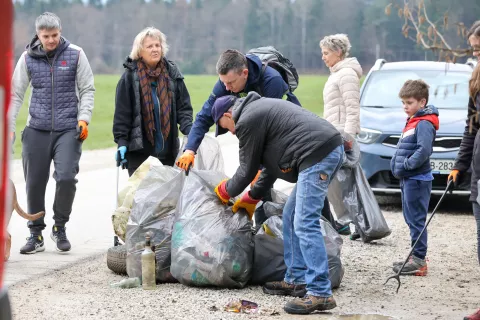 Odpadkov manj kot lani