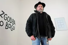 Zgodba o Bogu je naslov nekoliko drugačnega stripa Iztoka Sitarja iz leta 2004. / Foto: Igor Kavčič / Foto: 