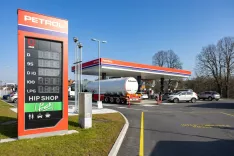 cene goriv gorivo bencin nafta diesel bencinska črpalka gneča / Foto: Peter Ko&scaron;enina