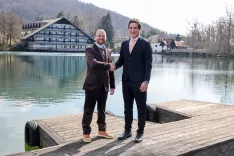 novinarska konferenca družba Eurotas Hoteli predstavitev načrtov za Hotel Bor in Grad Hrib Preddvor na fotografiji z leve Aleksander Pinter direktor podjetja, Rok Roblek župan občine / Foto: Tina Dokl