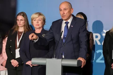 Volitve v državni zbor 2026 novinarsko sredi&scaron;če DZ stranka SDS Janez Jan&scaron;a / Foto: Tina Dokl