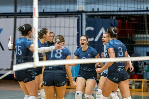 Kamni&scaron;ke odbojkarice so se veselile uvrstitve v polfinale državnega prvenstva. / Foto: Arhiv Kluba