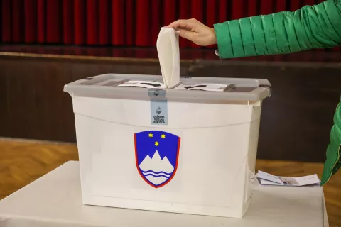 Volitve v državni zbor 2026 glasovanje voli&scaron;če Sv. Duh &Scaron;kofja loka / Foto: Tina Dokl