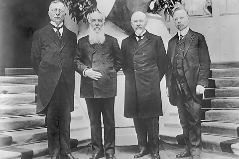 Dr Ante Trumbić, Nikola Pa&scaron;ić, Milenko Vesnić, dr. Ivan Žolger na mirovni konferenci v Parizu leta 1919 / Foto: Kongresa Biblioteka