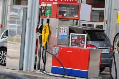 cene goriv gorivo bencin nafta diesel bencinska črpalka gneča Petrol / Foto: Tina Dokl