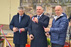 Sejem so družno odprli (od leve) Jurij Kern, Marko Lotrič in dr. Marjan Sedej. / Foto: Cveto Zaplotnik