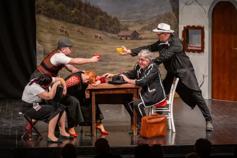 KD Gorju&scaron;e predstava Na kmetih - ena vesela ljudska burka s kriminalnim priokusomKD Joža Ažmana Bohinjska Bistrica 28.3.2026 / Foto: Nik Bertoncelj