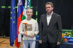 &Scaron;portnik leta Železniki Nika Prevc zlato priznanje in Marko Gasser župan / Foto: Tina Dokl